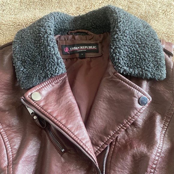 NWOT BURGUNDY FAUX LEATHER MOTO VEST - Picture 3 of 11